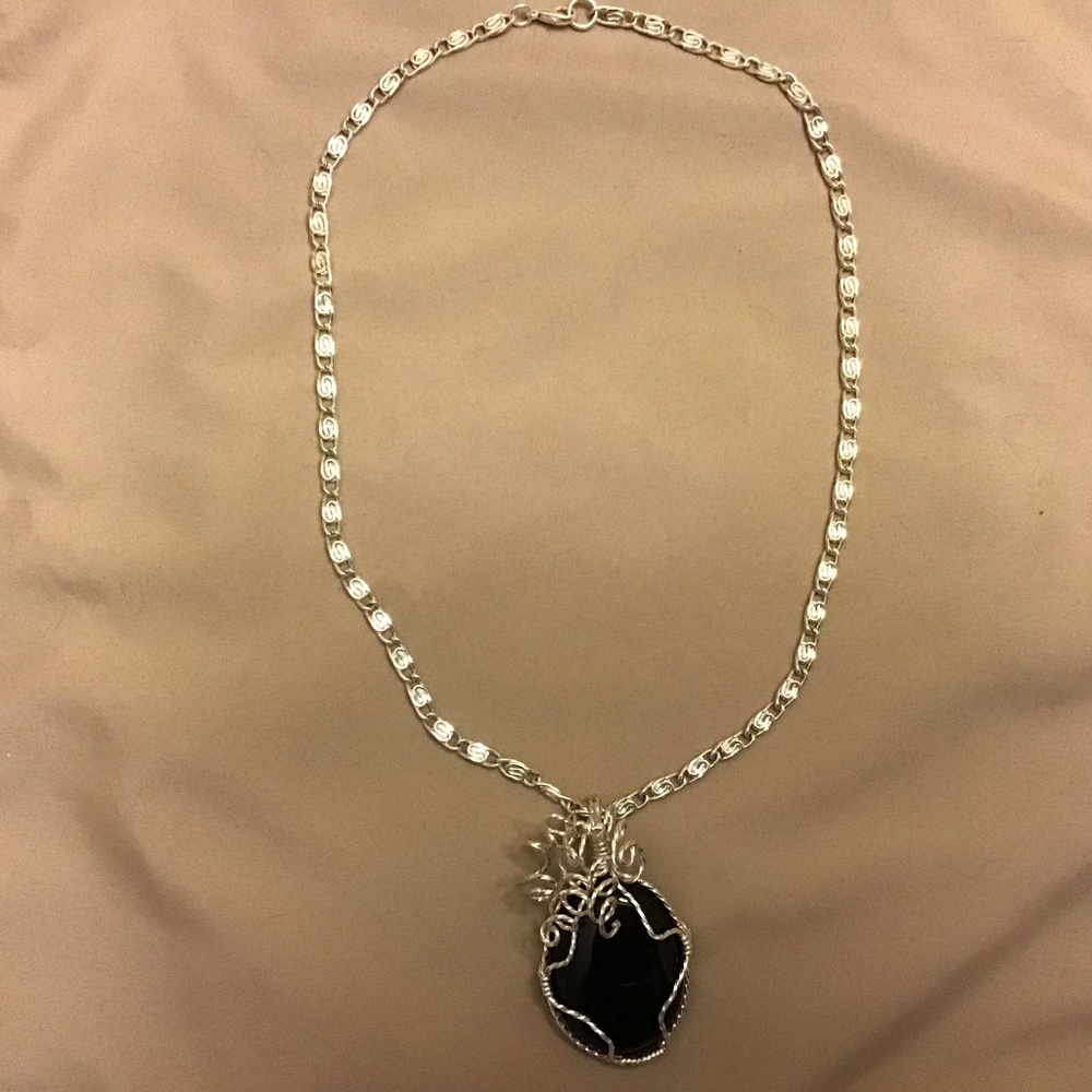 Silver tone necklace and pendant